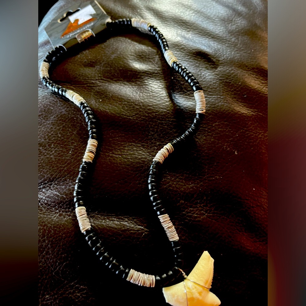 Necklace can be worn by both genders